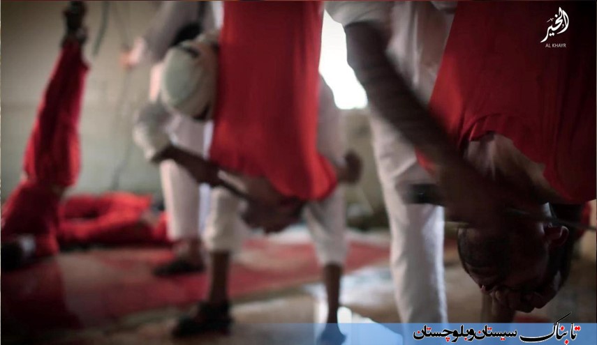داعش روز عیدقربان، انسان ها را در کشتارگاه ذبح کرد+تصاویر (+18)