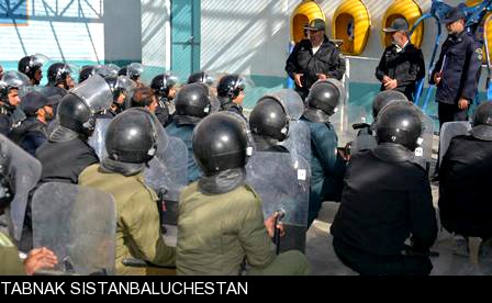 مانور کنترل و مقابله با شورش و اغتشاش در زندان خاش + گزارش تصویری
