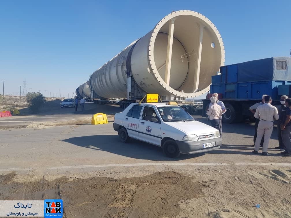 گزارش تصویری: انتقال تجهیزات سنگین ترافیکی از بندر چابهار به شهرک پتروشیمی با وزن 700تن