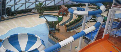 از محبوس شدن 40دقیقه&zwnj;ای درون سرسره آبی تا رقصیدن کارکنان موج&zwnj;های خروشان