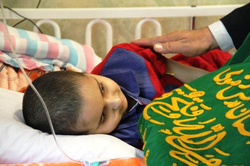 گزارش تصویری عیادت خادمین حرم مطهر رضوی از بیماران بیمارستان های اراک