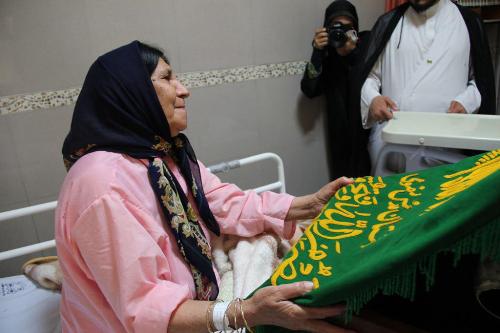 گزارش تصویری عیادت خادمین حرم مطهر رضوی از بیماران بیمارستان های اراک