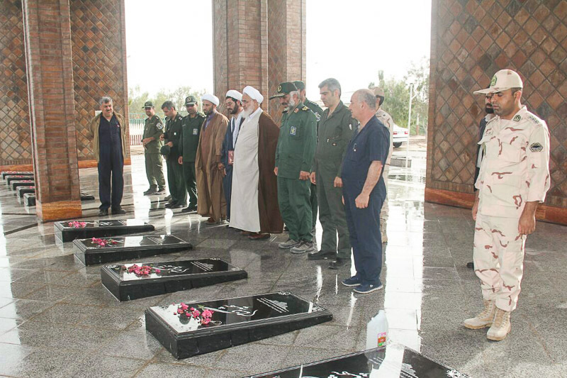 بازدید آیتالله عابدینی، از تیپ واکنش سریع اباعبدالله(ع) و منطقه نفتی «جزیره سیری» بازدید آیتالله عابدینی، از تیپ واکنش سریع اباعبدالله(ع) و منطقه نفتی «جزیره سیری»