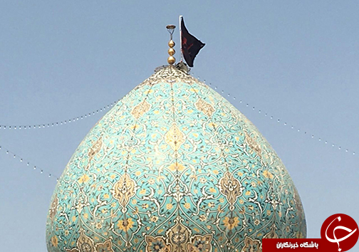 نماز ظهر عاشورا در شاهچراغ برگزار شد/پرچم امام حسین بر فراز حرم شاهچراغ