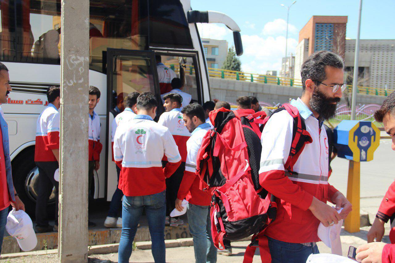 جوانان بشردوست استان قزوین به یاری مهربان مردمان استان لرستان میشتابند جوانان بشردوست استان قزوین به یاری مهربان مردمان استان لرستان میشتابند