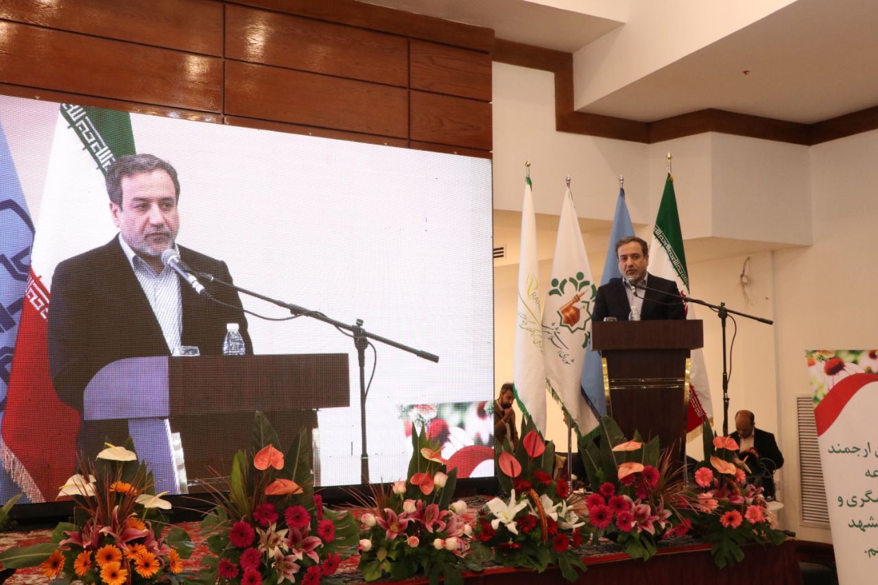 ملت ایران سختی ها را پشت سر می گذارد