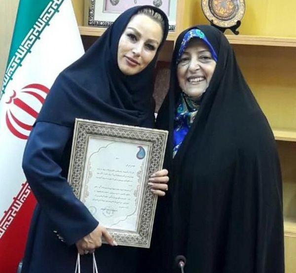 بانوی هنرمند صنایع دستی قزوین کارآفرین برتر کشور شد بانوی هنرمند صنایع دستی قزوین کارآفرین برتر کشور شد