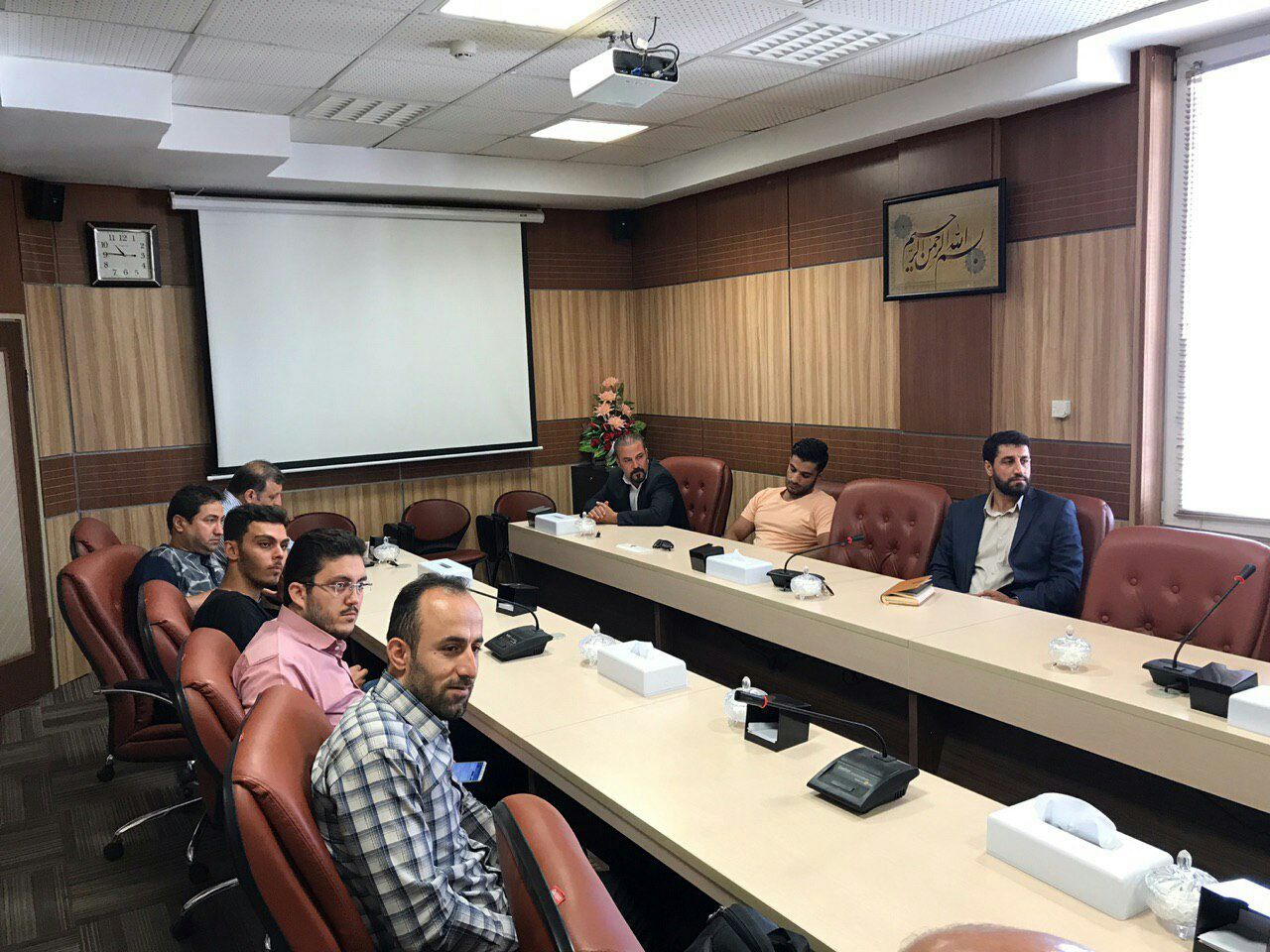 جلسه مشترک اداره کل ورزش و جوانان با مدیران استخرها و هیئتهای شنا و نجات غریق جلسه مشترک اداره کل ورزش و جوانان با مدیران استخرها و هیئتهای شنا و نجات غریق