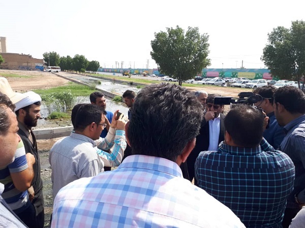 ادامه پیگیری های معضلات منطقه محروم کوی مدرس(خروسیه)در راستای دستورات رئیس کل دادگستری خوزستان/ مهلت ۴۸ ساعته دادستان اهواز به مدیران شهری در بازدید میدانی از منطقه خروسیه به همراه مدیرعامل شرکت آب و فاضلاب و شهردار اهواز ادامه پیگیری های معضلات منطقه محروم کوی مدرس(خروسیه)در راستای دستورات رئیس کل دادگستری خوزستان/ مهلت ۴۸ ساعته دادستان اهواز به مدیران شهری در بازدید میدانی از منطقه خروسیه به همراه مدیرعامل شرکت آب و فاضلاب و شهردار اهواز