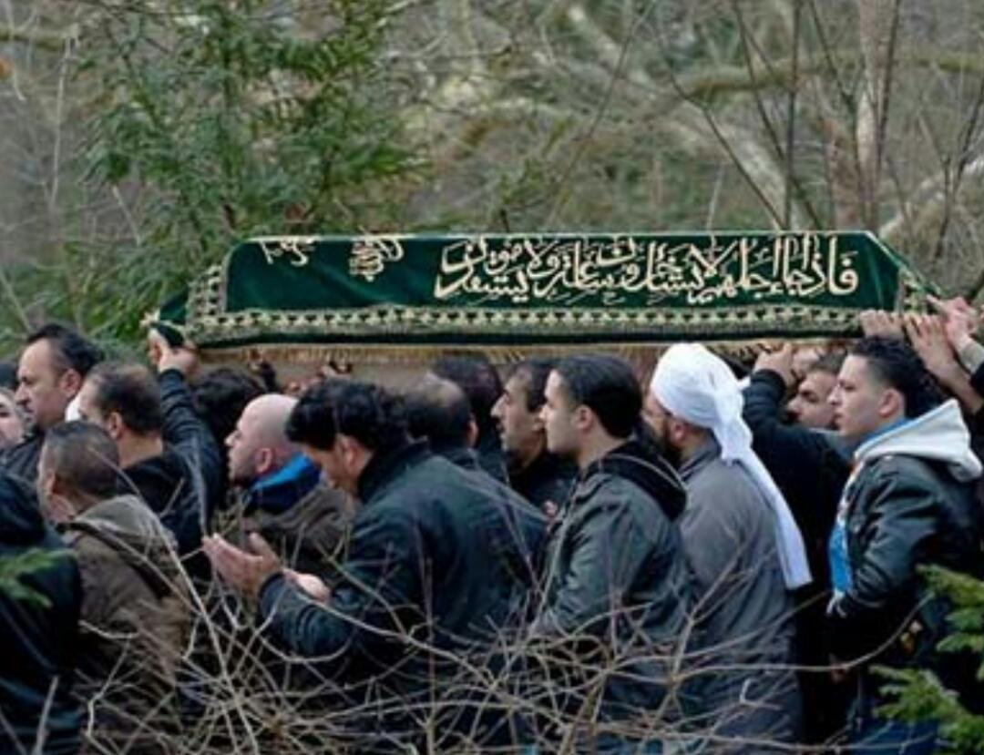 اعلام وصول نتیجه آزمایش کرونای بیمار کاشمری پس از خاکسپاری! / قرنطینه خانگی شرکت کنندگان در مراسم تدفین