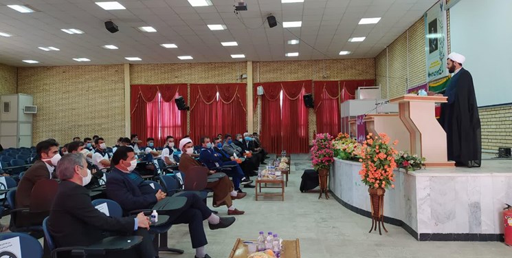 امام جمعه ای که از داوری فوتبال زیاد می داند!