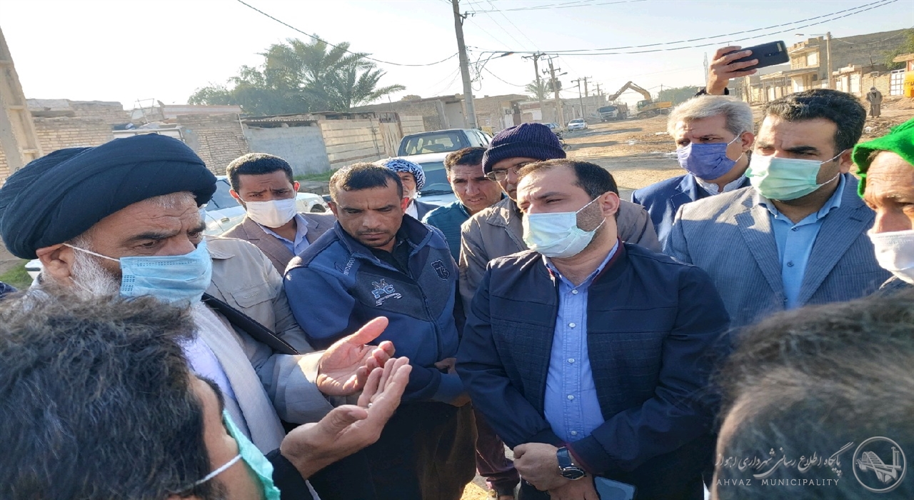 گزارش تصویری بازدید شهردار اهواز به همراه نماینده ولی فقیه و امام جمعه اهواز از کوی سیاحی