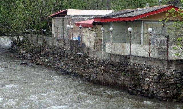 تصرف وجب به وجب کرانه رودخانه کرج به چه حق و عنوانی؟/ تصرف بستر رودخانه سیلاب و فرسایش خاک را به دنبال دارد/ لیست همه مالکین احصاء شده تصرف وجب به وجب کرانه رودخانه کرج به چه حق و عنوانی؟/ تصرف بستر رودخانه سیلاب و فرسایش خاک را به دنبال دارد/ لیست همه مالکین احصاء شده