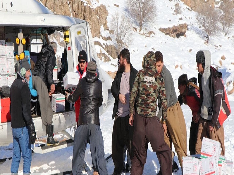 هلال احمر هزار و ۷۰۰ بسته غذایی در منطقه اورامانات و دالاهو توزیع کرد هلال احمر هزار و ۷۰۰ بسته غذایی در منطقه اورامانات و دالاهو توزیع کرد