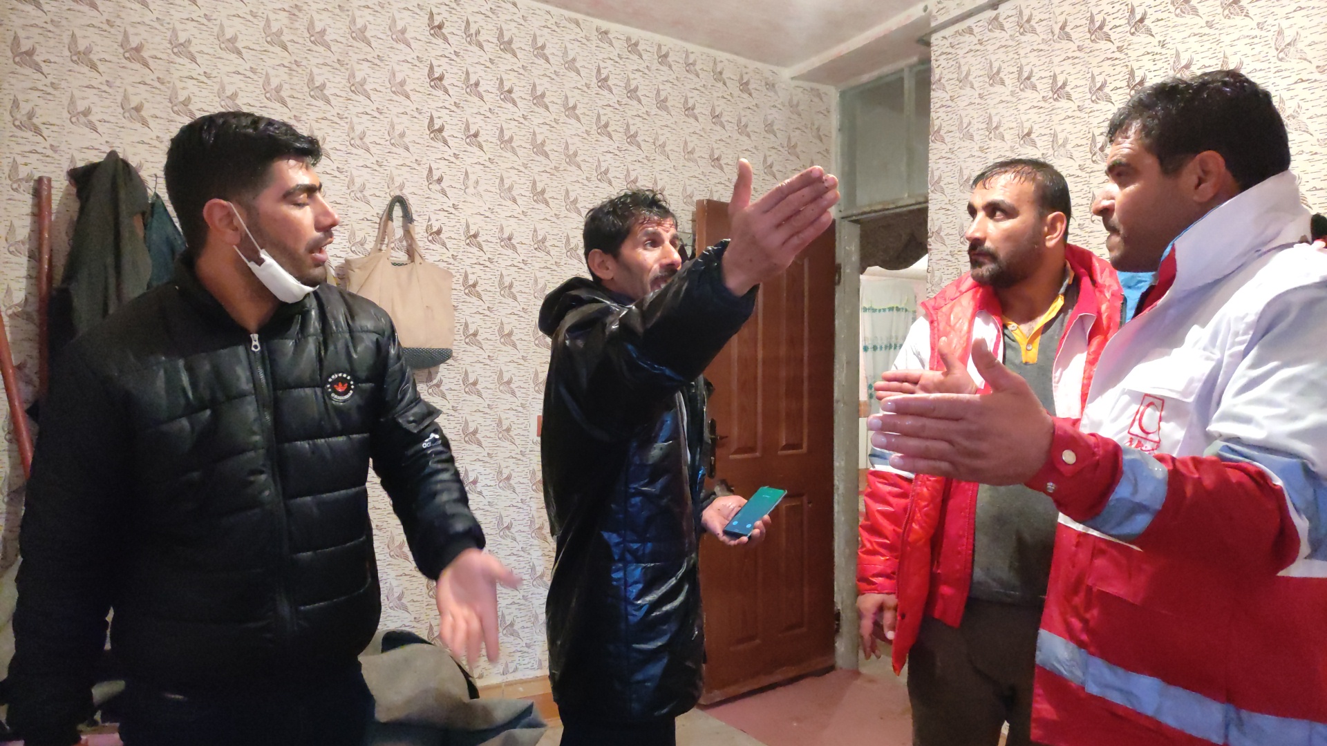 تقدیر و تشکر فرماندار شهرستان مارگون از امداد رسانی نیروی های هلال احمر تقدیر و تشکر فرماندار شهرستان مارگون از امداد رسانی نیروی های هلال احمر