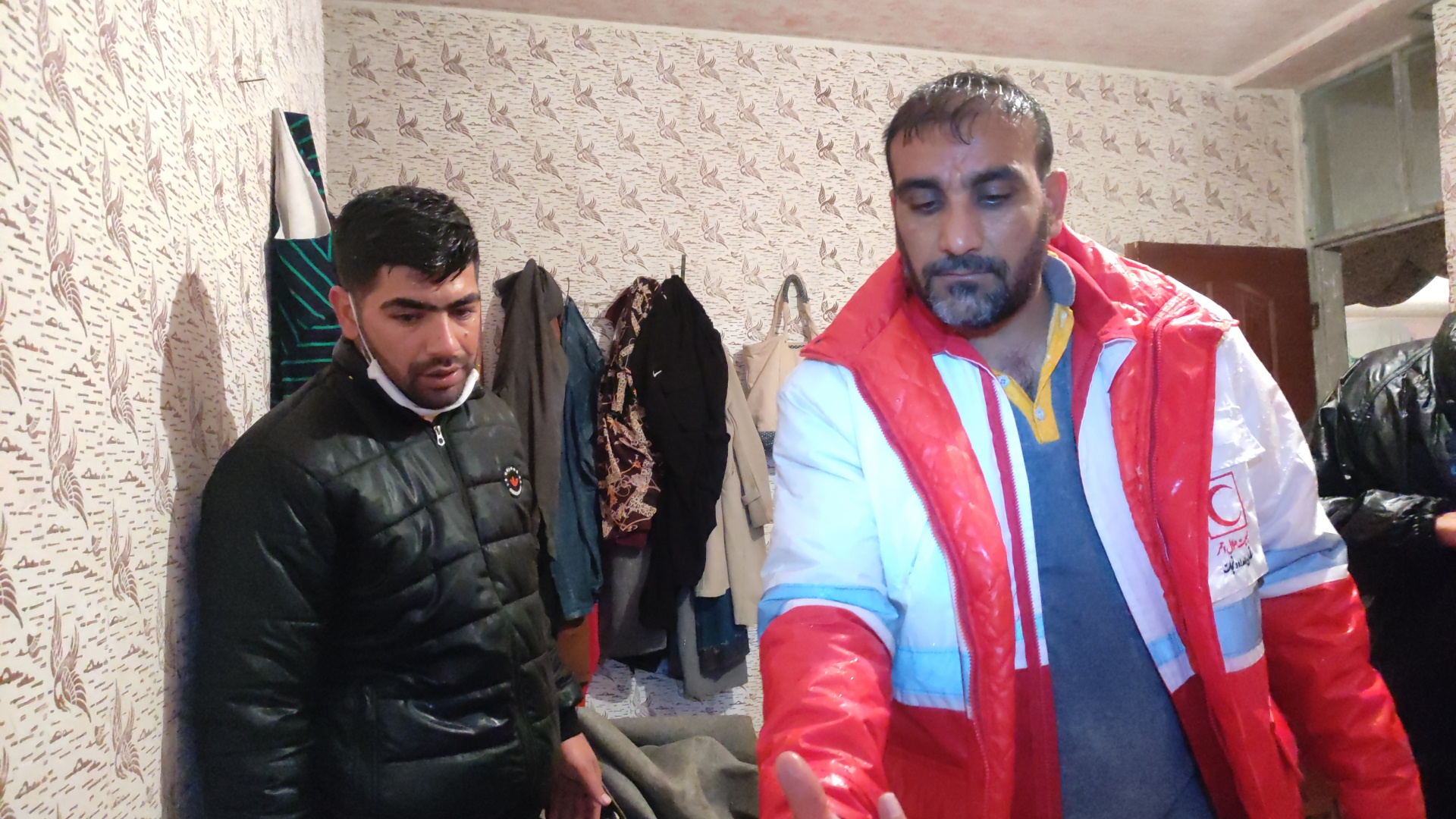 بازدید میدانی بخشدار مرکزی از منازل آسیب دیده بازدید میدانی بخشدار مرکزی از منازل آسیب دیده