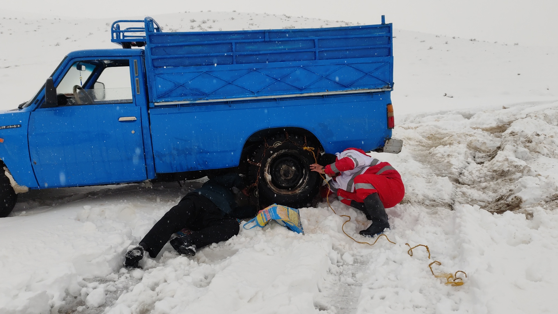 گرفتار شدن بیش از هزار نفر در برف و کولاک