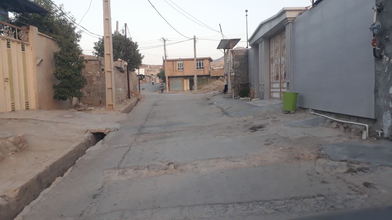 وضعیت بسیار بد زیر ساختی خیابان ها و کوچه ها در لنده+تصویر