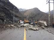 اتفاقی هولناک در جاده برغان/ کوه ریزش کرد + عکس اتفاقی هولناک در جاده برغان/ کوه ریزش کرد + عکس