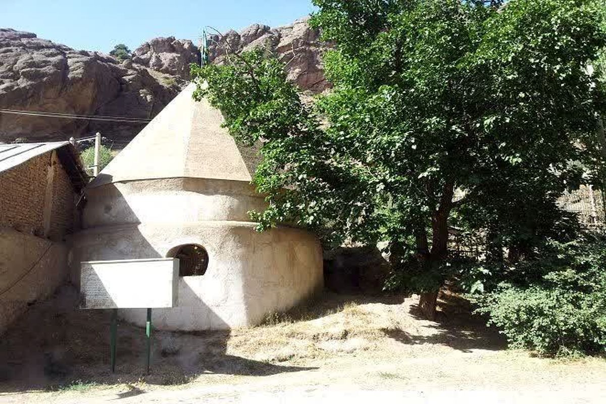 ریشه‌های تاریخ تشیع در بناهای امامزادگان تاریخی نمایان است