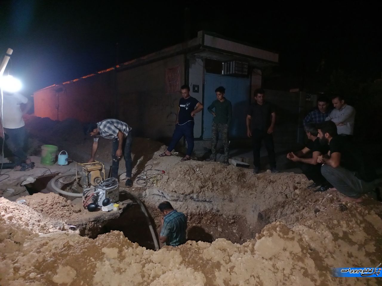 چرا این مدیر در لنده محبوب است/شبکه ای فرسوده و اداره ای که تا نیمه های شب مشغول کار است چرا این مدیر در لنده محبوب است/شبکه ای فرسوده و اداره ای که تا نیمه های شب مشغول کار است