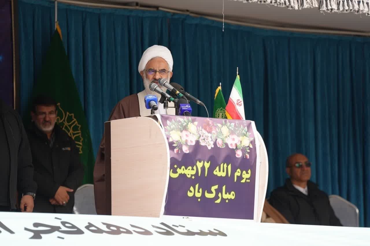 امروز استکبار اعتراف می‌کند که انقلاب اسلامی، مرگ تدریجی آنها را رقم زده است