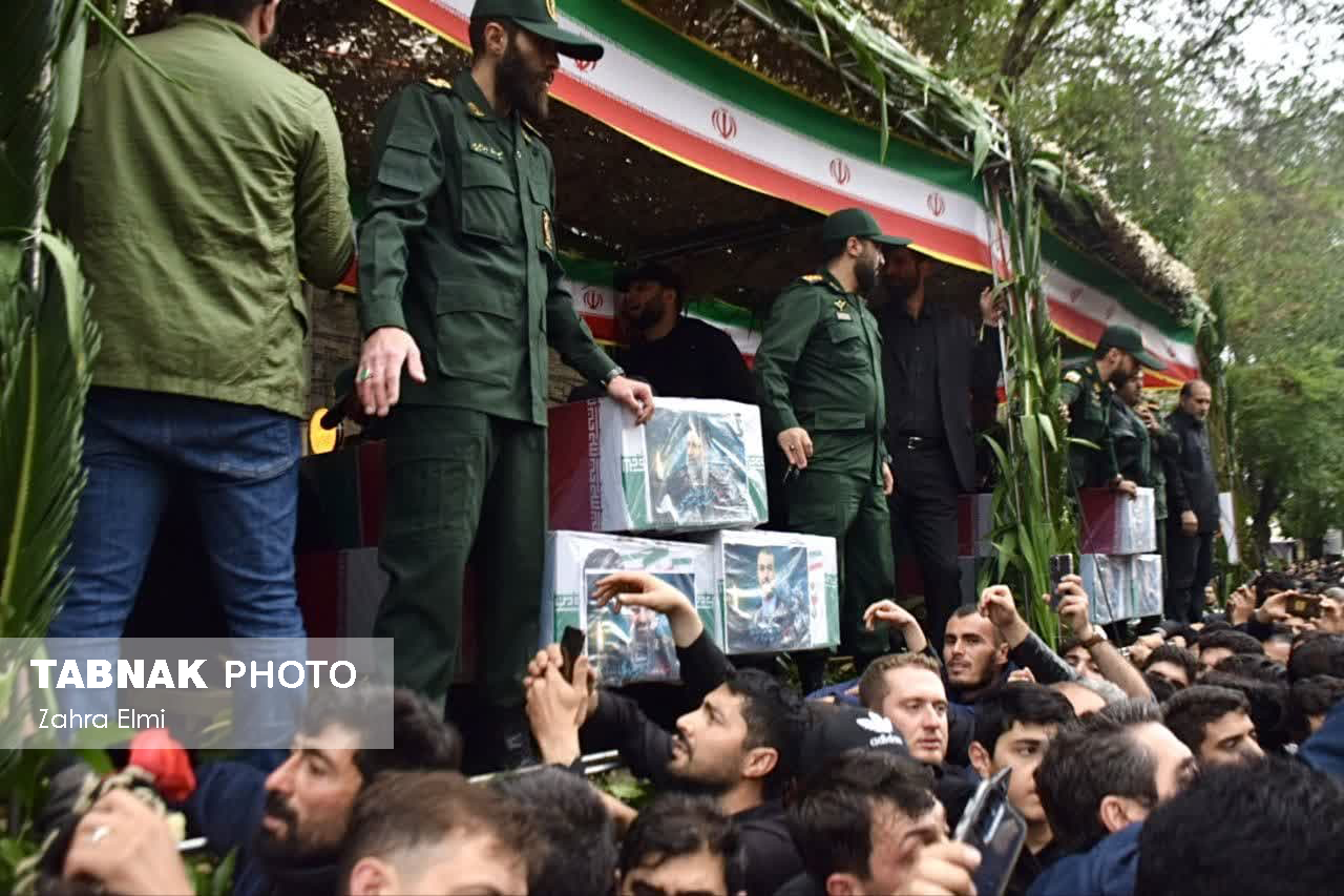 تصاویر / تشییع باشکوه شهدای خدمت در تبریز تصاویر / تشییع باشکوه شهدای خدمت در تبریز