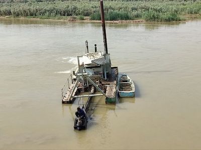 آبگیر ایستگاه پمپاژ شبکه آبیاری شمال شرق اهواز لایروبی شد