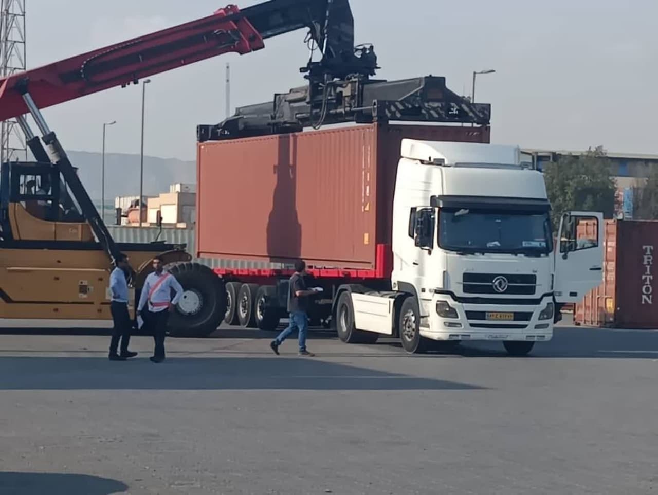 ترخیص فوری ۱۸۰ کانتینر قطعات خودرو از بندر شهید رجایی بندرعباس