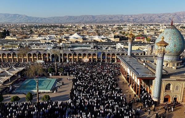 گزارش تصویری-نماز عید بندگی در سومین حرم اهل بیت (ع) اقامه شد گزارش تصویری-نماز عید بندگی در سومین حرم اهل بیت (ع) اقامه شد