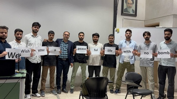 واکنش دانشجویان بینالمللی به جنگ: پویش نمادین ضد خشونت در دانشگاه علوم پزشکی شیراز