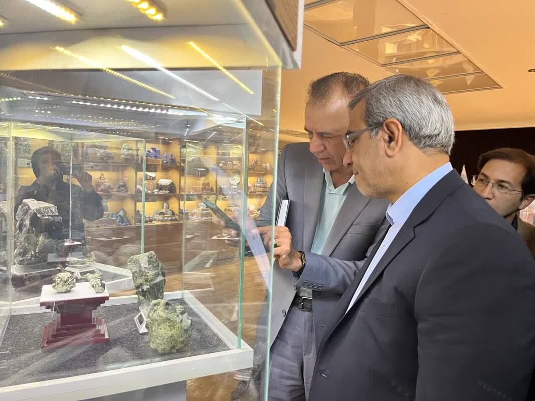 لزوم استفاده حداکثری از برند مشهد، شهر جهانی گوهرسنگ‌ها برای توسعه اقتصادی استان+ فیلم