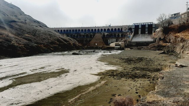 تلاش برای نجات سد تاریخی فریمان