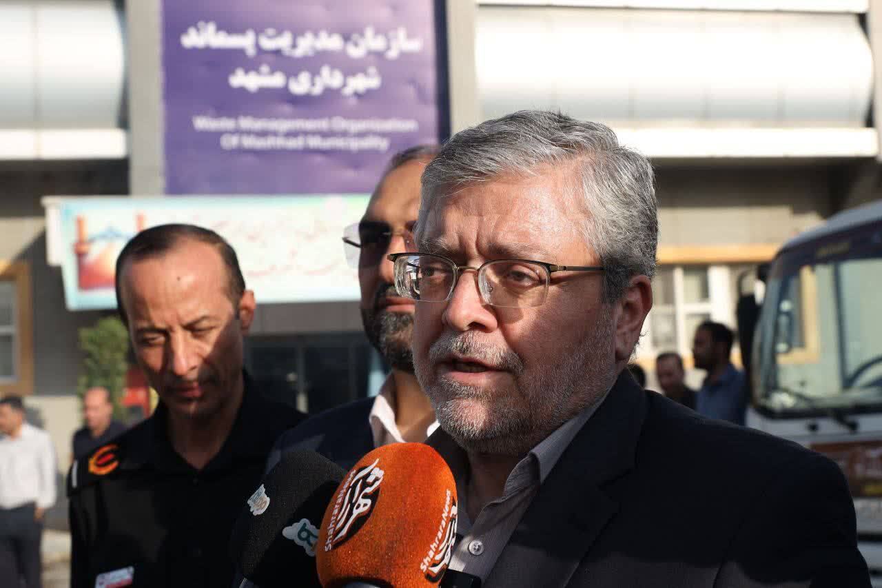 خاک زیر پای زائران اربعین را با افتخار جارو می‌کنیم