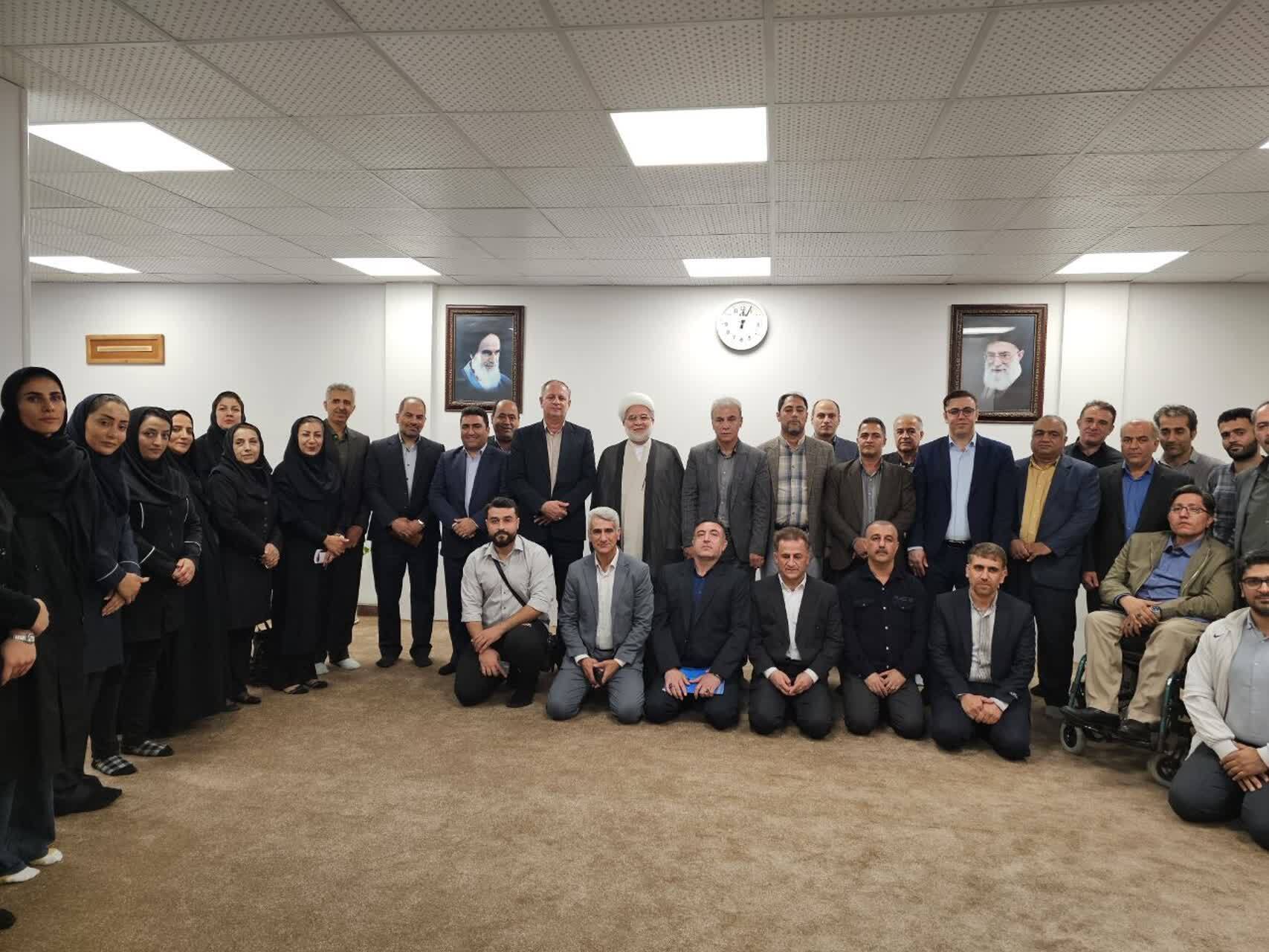 ورزشکاران کردستان با هزینه شخصی یا حمایت محدود خیرین فعالیت میکنند؛ این وضعیت عادلانه نیست و باید برای آن راهکاری اندیشید ورزشکاران کردستان با هزینه شخصی یا حمایت محدود خیرین فعالیت میکنند؛ این وضعیت عادلانه نیست و باید برای آن راهکاری اندیشید