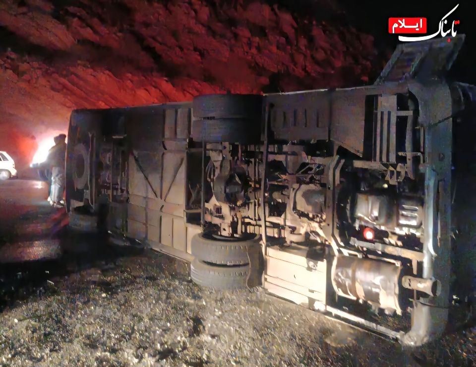 واژگونی اتوبوس در محور ایلام – سرابله / اعزام ۵ تیم عملیاتی هلالاحمر واژگونی اتوبوس در محور ایلام – سرابله / اعزام ۵ تیم عملیاتی هلالاحمر