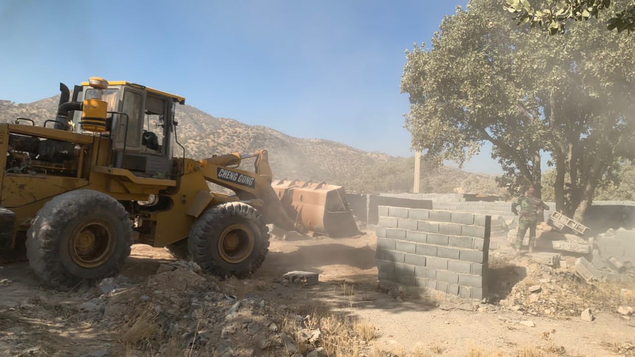 رفع تصرف ۲۷۰۰ متر مربع از اراضی ملی در پلاک مزدک بویراحمد