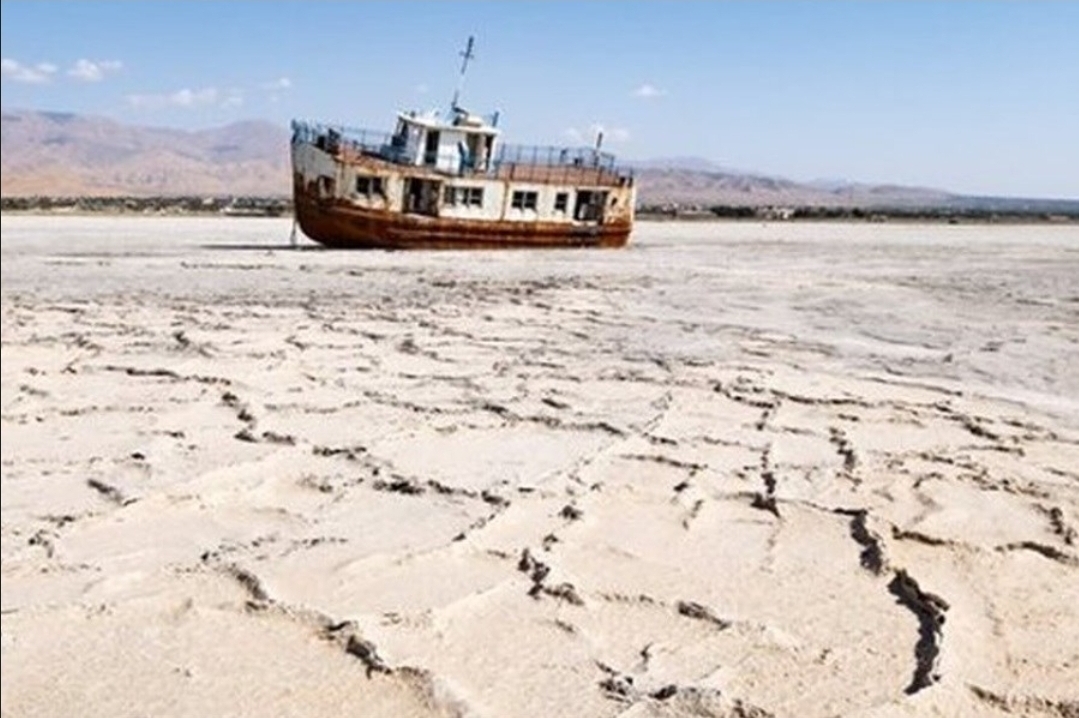 احیا کردن دریاچه ارومیه با وسعت ۶ هزار کیلومتر مربع / رویا پردازی یا بازی با جلسات و کلمات احیا کردن دریاچه ارومیه با وسعت ۶ هزار کیلومتر مربع / رویا پردازی یا بازی با جلسات و کلمات