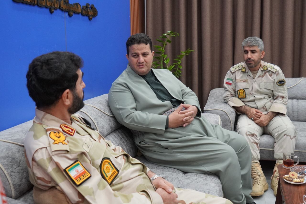 امنیت مرزهای کردستان خط قرمز نیروهای مسلح/ ساماندهی کولبری و معیشت مرزنشینان در اولویت است امنیت مرزهای کردستان خط قرمز نیروهای مسلح/ ساماندهی کولبری و معیشت مرزنشینان در اولویت است