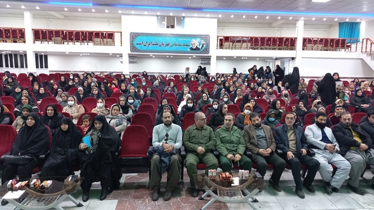 مادر، ستون فقرات خانواده و قلب تپنده جامعه اسلامی است مادر، ستون فقرات خانواده و قلب تپنده جامعه اسلامی است