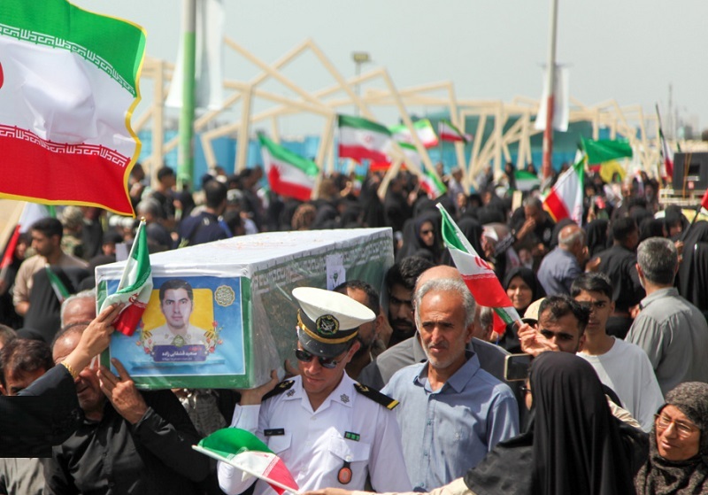 وداع باشکوه بندرعباسیها با ۱۲ سرو قامت ناوهای دنا و جماران وداع باشکوه بندرعباسیها با ۱۲ سرو قامت ناوهای دنا و جماران