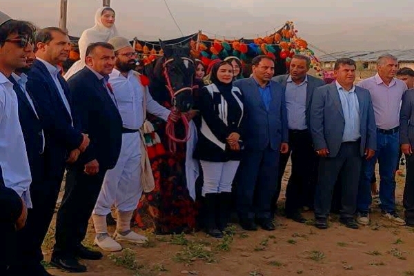 شوسواره «سنت ماندگار»؛ احیای فرهنگ لری در میدان خانواده و اصالت + تصاویر شوسواره «سنت ماندگار»؛ احیای فرهنگ لری در میدان خانواده و اصالت + تصاویر